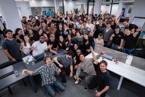 Participantes reunidos en la hackathon de ONG de Paisanos
